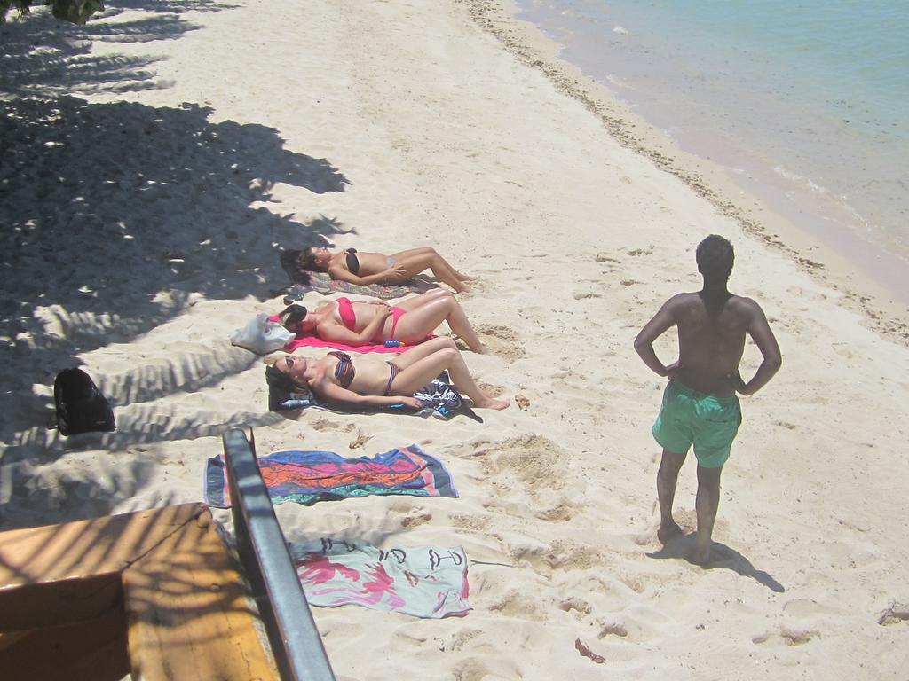Manase Vacations Beach Fale酒店 外观 照片